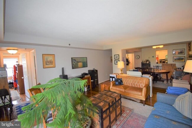 Building Photo - 610 N West St