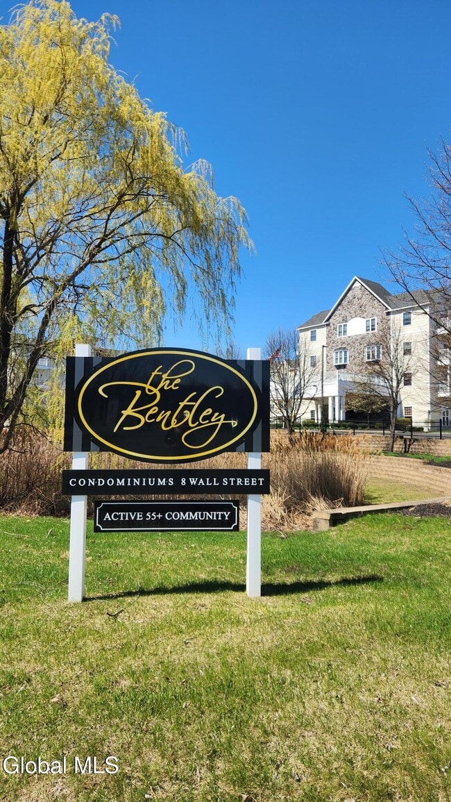 Building Photo - 8 Wall St