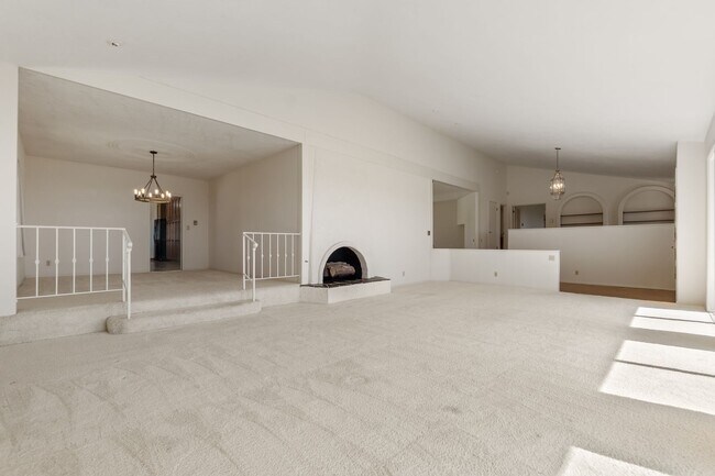 Building Photo - Ocean View Prime Location