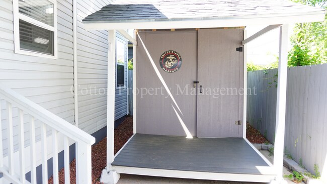 Building Photo - 605 Harnett St