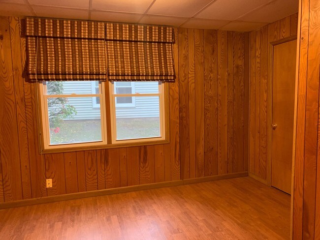 Building Photo - 62 E Fox Hill Dr