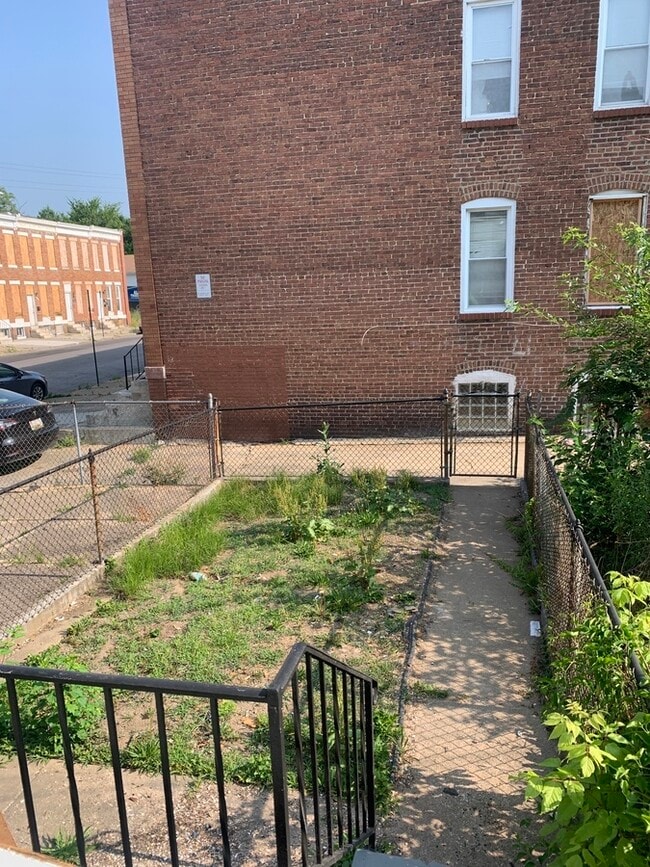 Building Photo - 1948 Mosher St