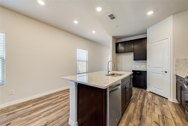 Building Photo - 102 Monarch Wy