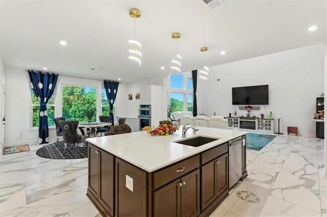 Building Photo - 2121 Harmony Dr