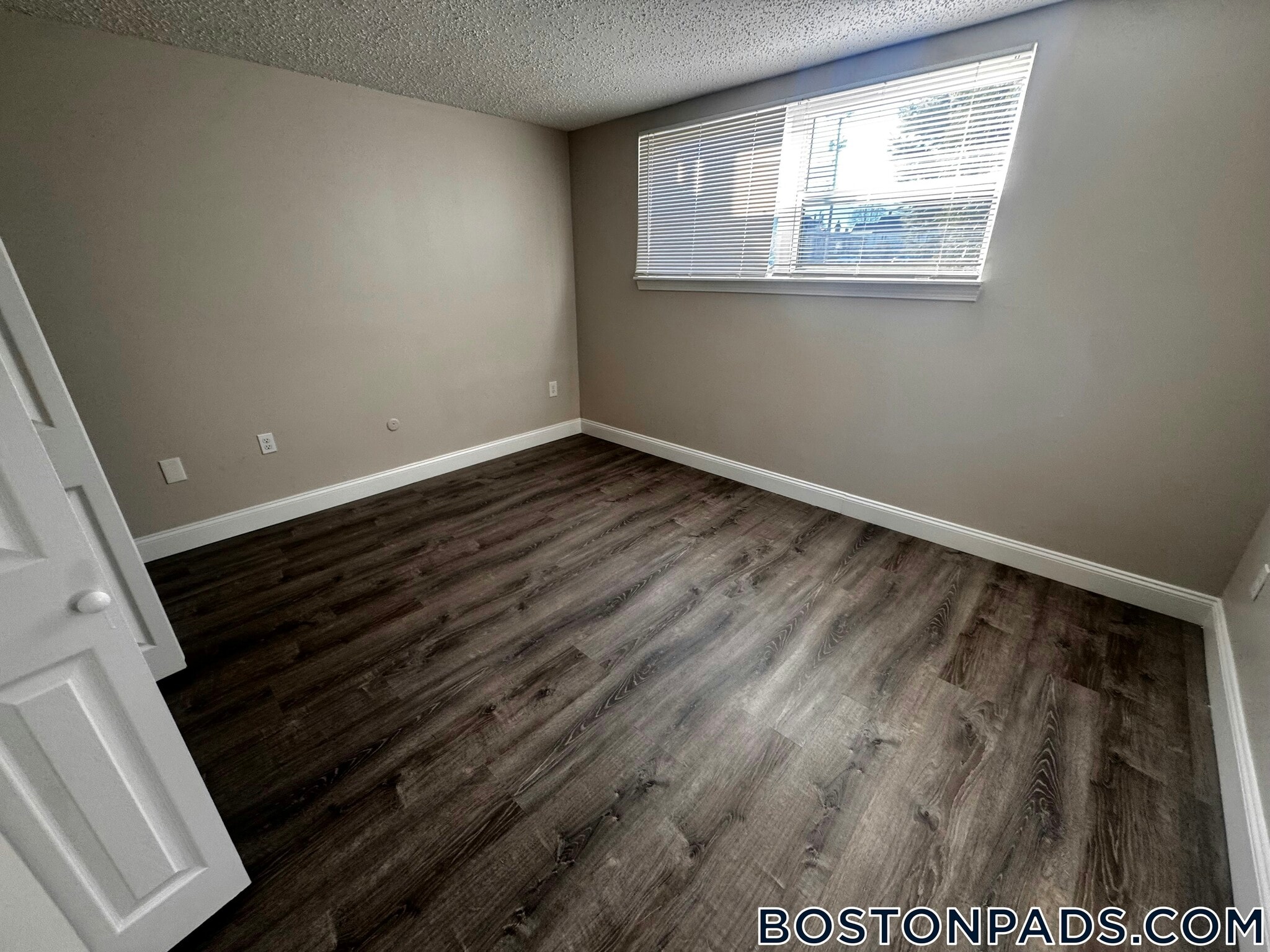 Building Photo - 148 Stevens St