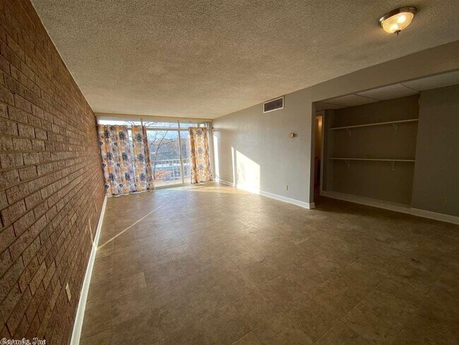 Building Photo - 4501 Hickory Ave