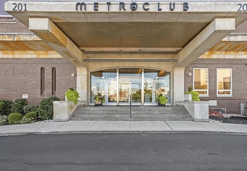 Building Photo - 201 N 8th St