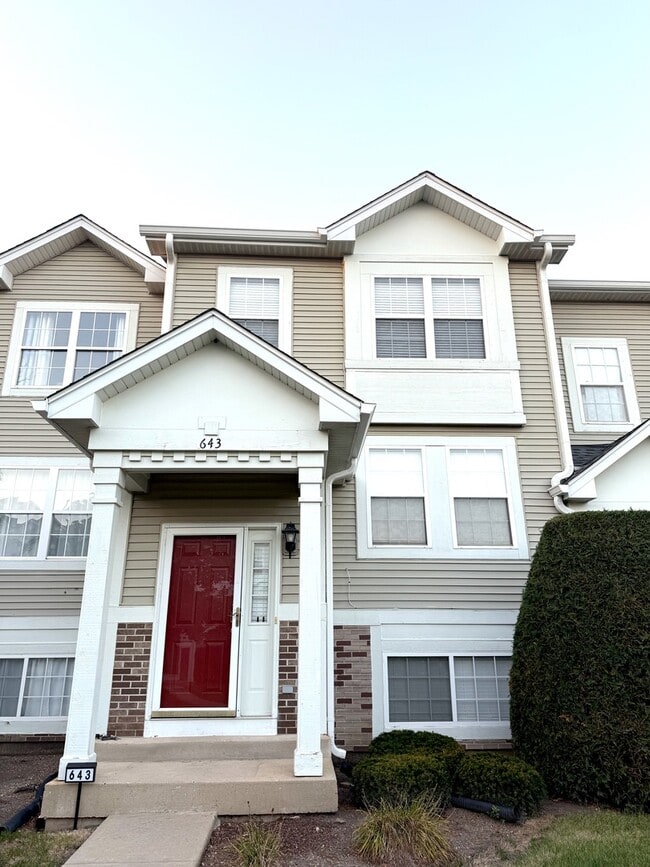 Building Photo - 643 Holiday Ln