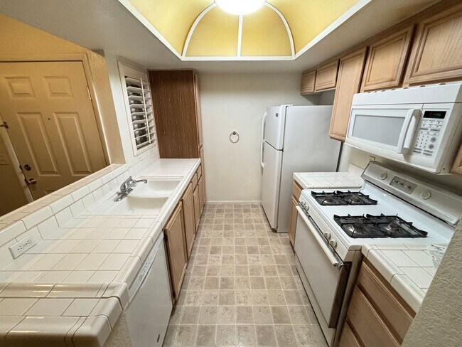 Building Photo - Spacious 1BED/1BATH 2nd floor Condo in La Posada at Summerlin.