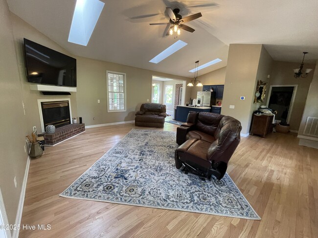 Building Photo - 358 Yadkin Run Ln