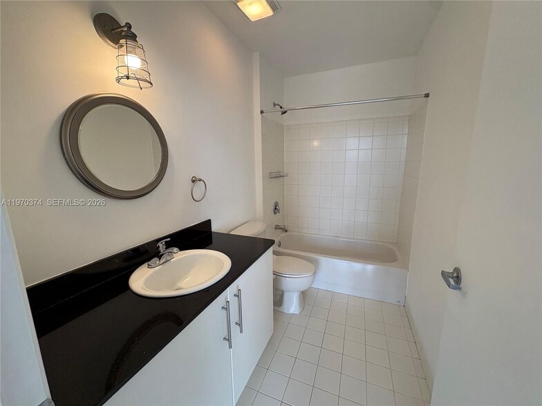 Building Photo - 444 NE 30th St