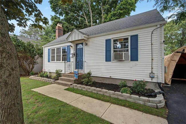 Building Photo - 1349 W Shore Rd