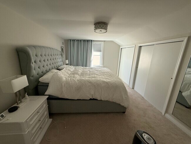 Building Photo - 19 Rose Ave