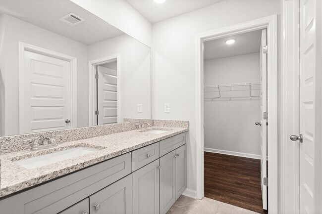 Building Photo - 4 Bed 2.5 Bath home in Gainesville! Retreat at Chicopee