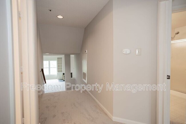 Building Photo - 279 S Pickett St