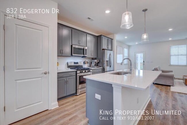 Building Photo - 832 Edgerton Dr