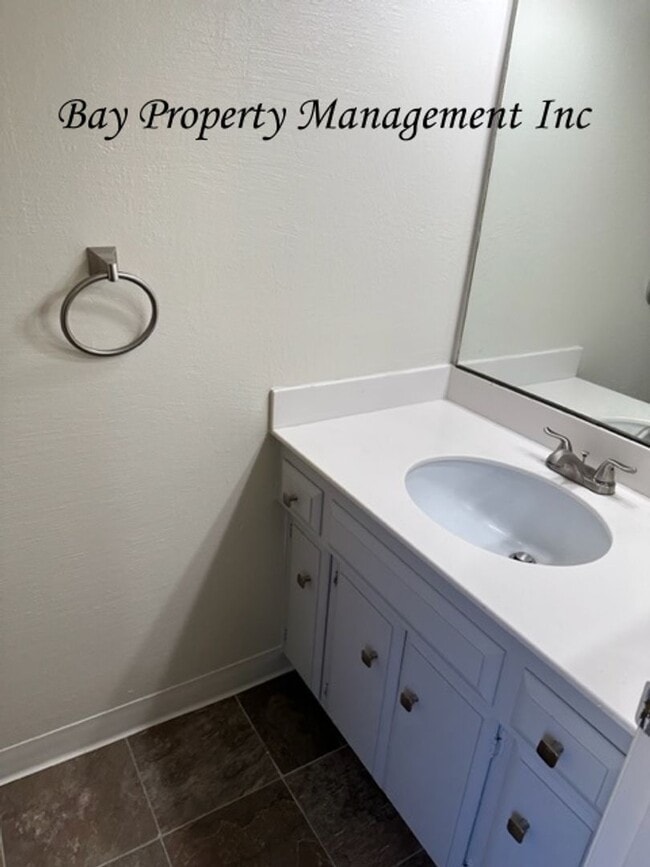 Building Photo - Rent Reduced! Gated Willowood condo with 3 bedrooms, 2 1/2 baths