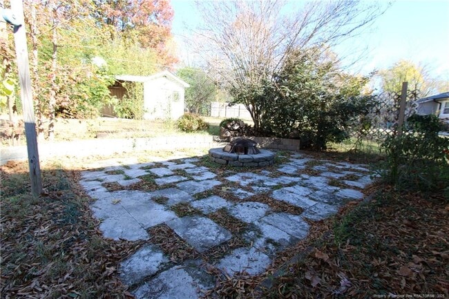 Building Photo - 819 James St