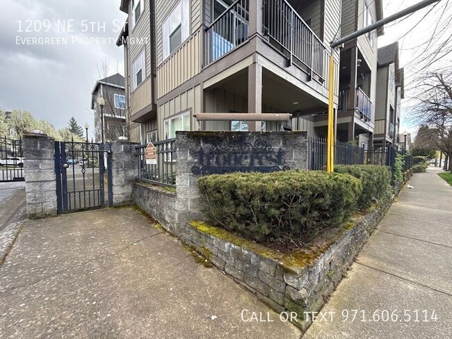 Building Photo - 1209 NE 5th St