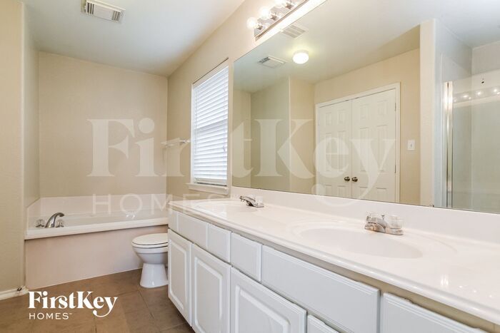 Building Photo - 18490 Sunrise Pines Dr