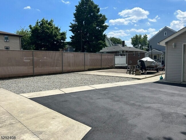 Building Photo - 136 Carlton Ave