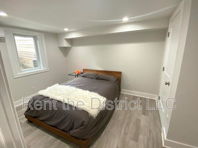 Building Photo - 1316 Staples St NE