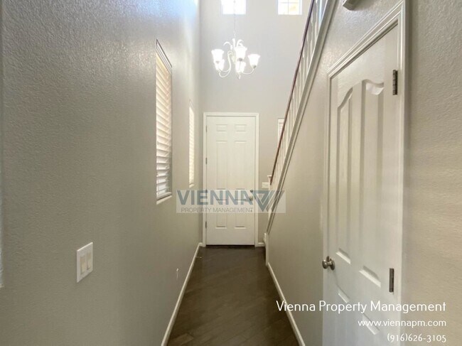 Building Photo - 131 Candela Cir
