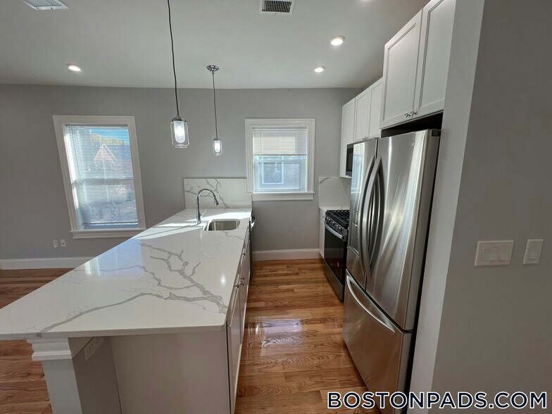 Building Photo - 29 Alpine St