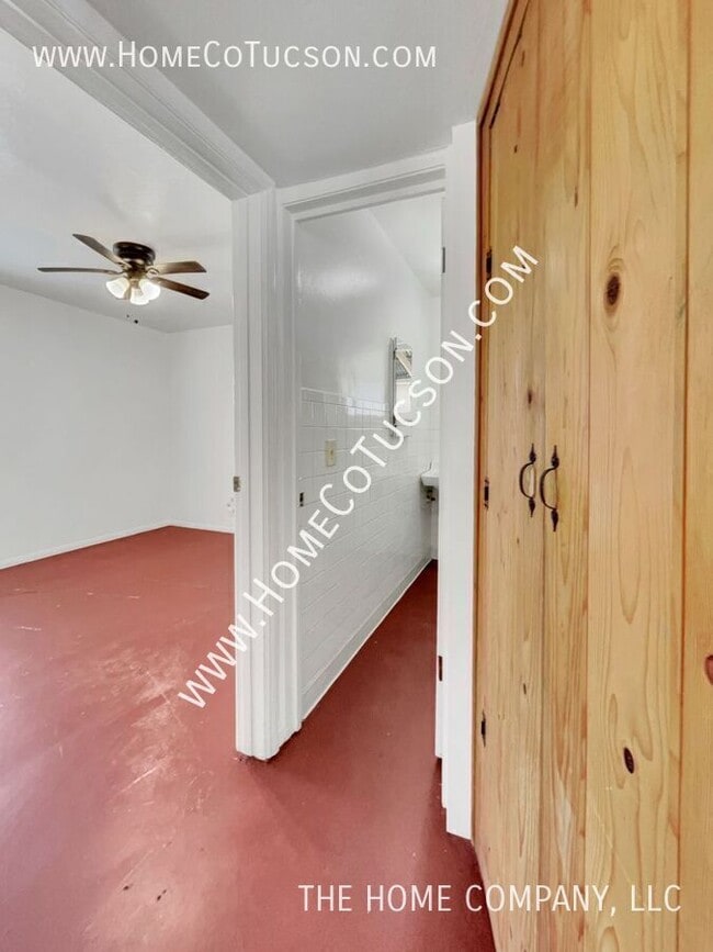 Building Photo - 1721 E Adelaide Dr