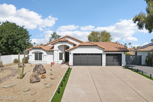 Primary Photo - 5704 E Estrid Ave