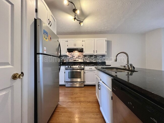 Building Photo - 1270 Weatherstone Dr NE