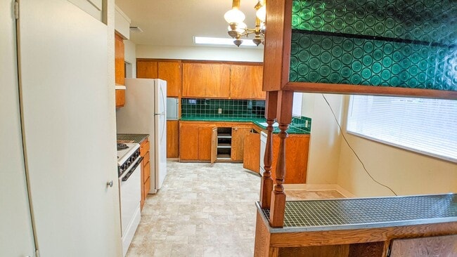 Building Photo - Charming Pet Friendly, 3-Bedroom 1-Bath, p...