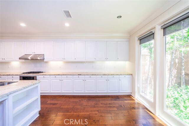 Building Photo - 33 Bromeliad