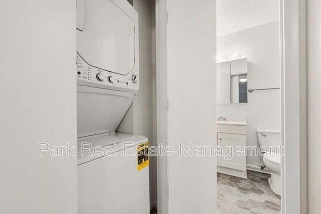 Building Photo - 6 Shepherd Ln