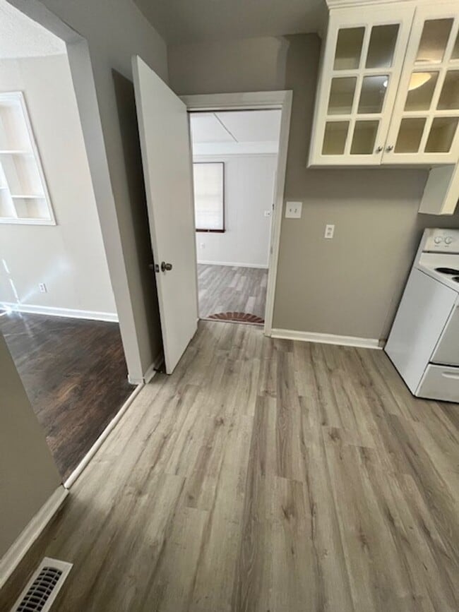 Building Photo - Beautiful 4 Bed, 2 Bath Brick Home Near Robins Air Force Base!