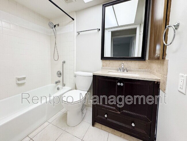 Building Photo - 2417 Magdalina Dr