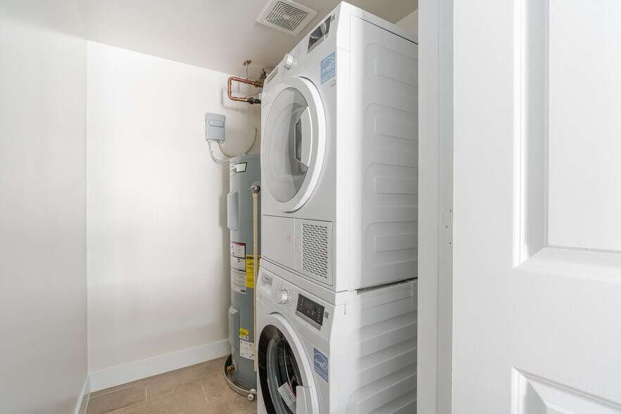 Building Photo - 2500 Clarendon Blvd