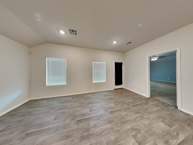 Building Photo - 3420 moraine dr