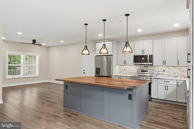Building Photo - 474 Brightwood Rd