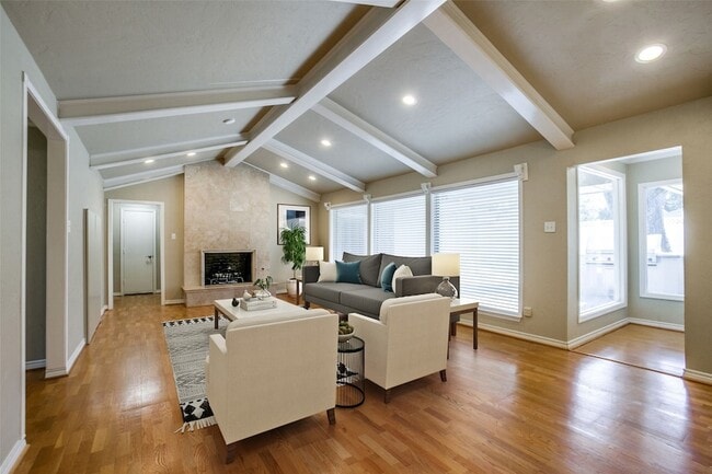 Building Photo - 2700 Quail Ridge Dr