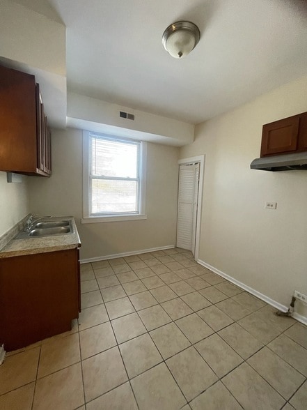 Building Photo - 7955 S Emerald Ave