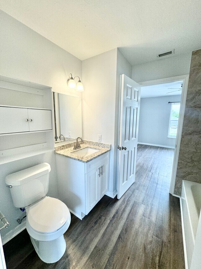 Building Photo - 1936 Sunshine Blvd