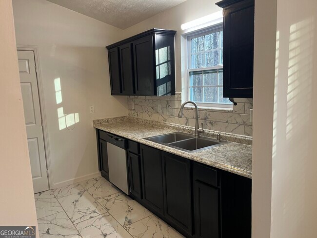 Building Photo - 507 Lakeshore Dr