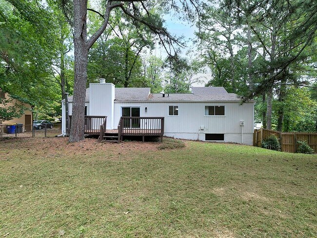 Building Photo - 2506 Kingsley Dr NE