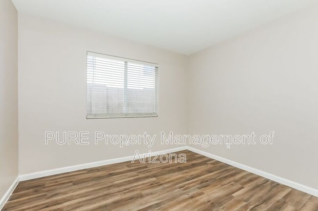 Building Photo - 624 W Douglas Ave