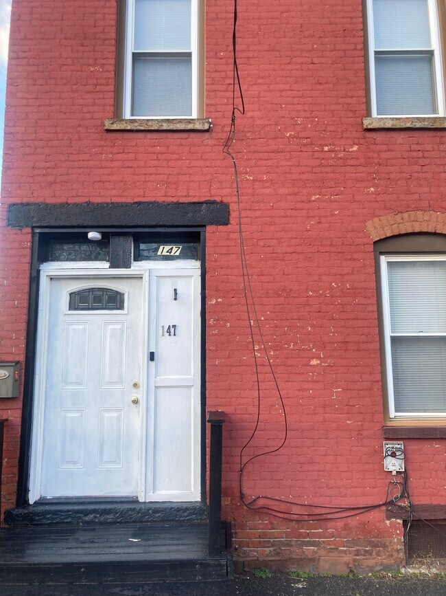 Primary Photo - 147 Ida St