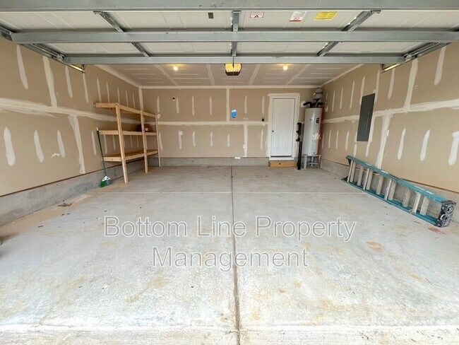 Building Photo - 1603 Blue Velvet Ln