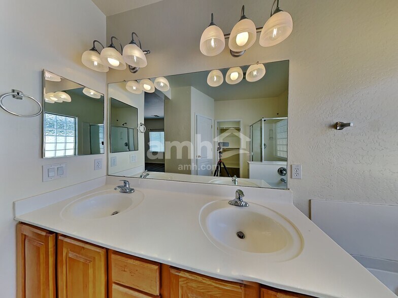 Building Photo - 16209 W Gelding Dr