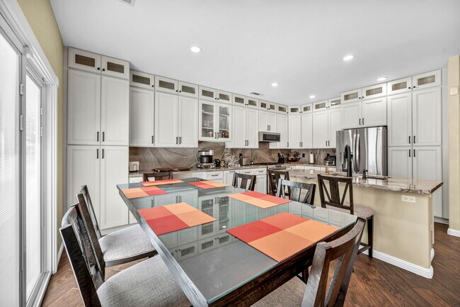 Building Photo - 6015 Stillmeadow Dr