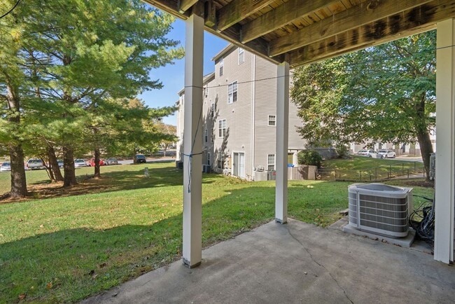 Building Photo - 2 Bed 1.5 Bath - Germantown Condo - Attach...